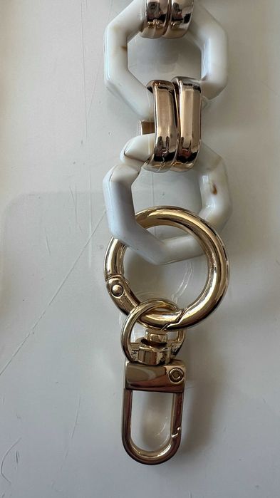 Kremowy pasek do torebki 45 cm