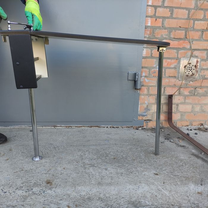 Терміново столик в авто