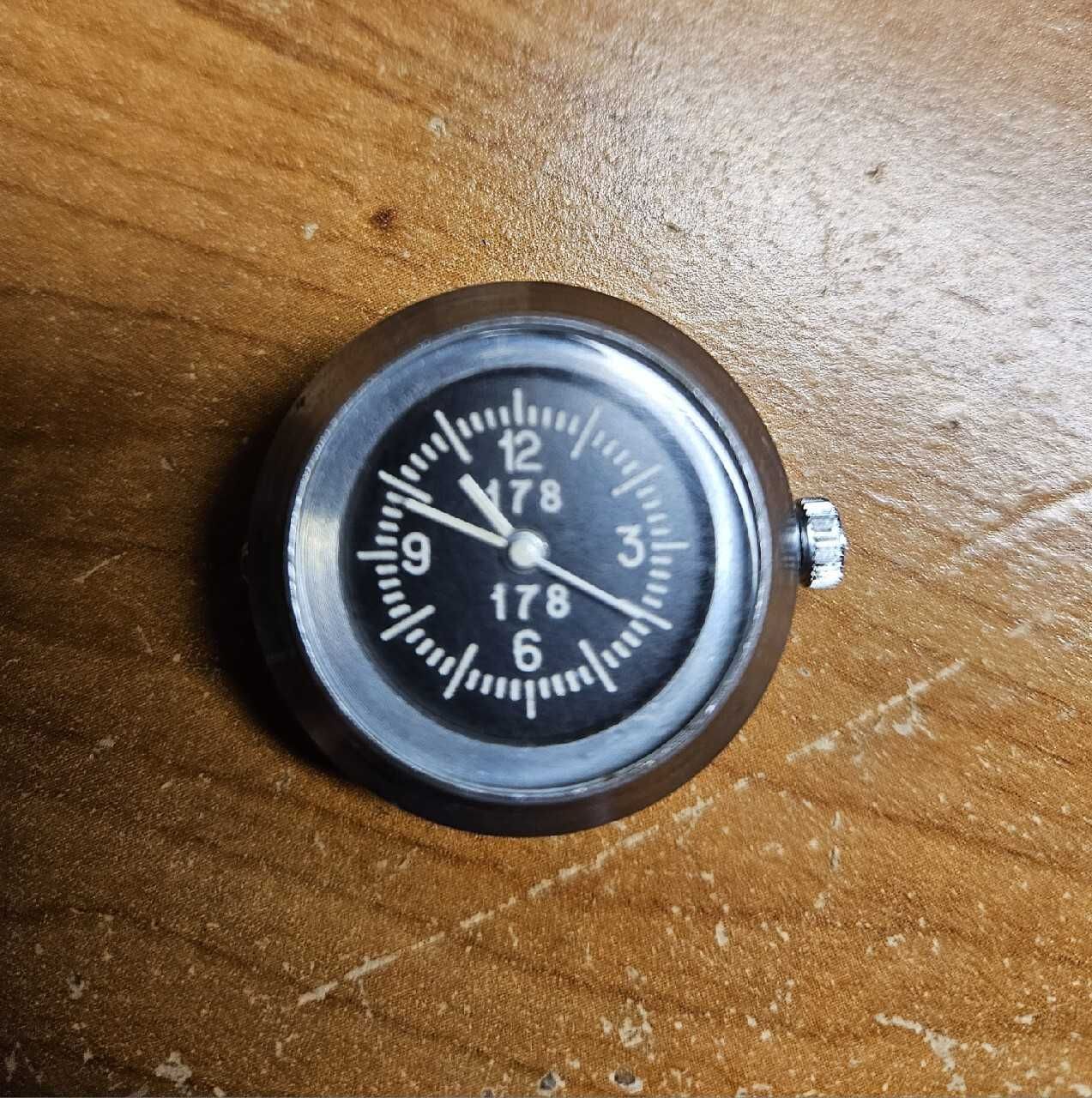 Zegar mechaniczny fotokarabin