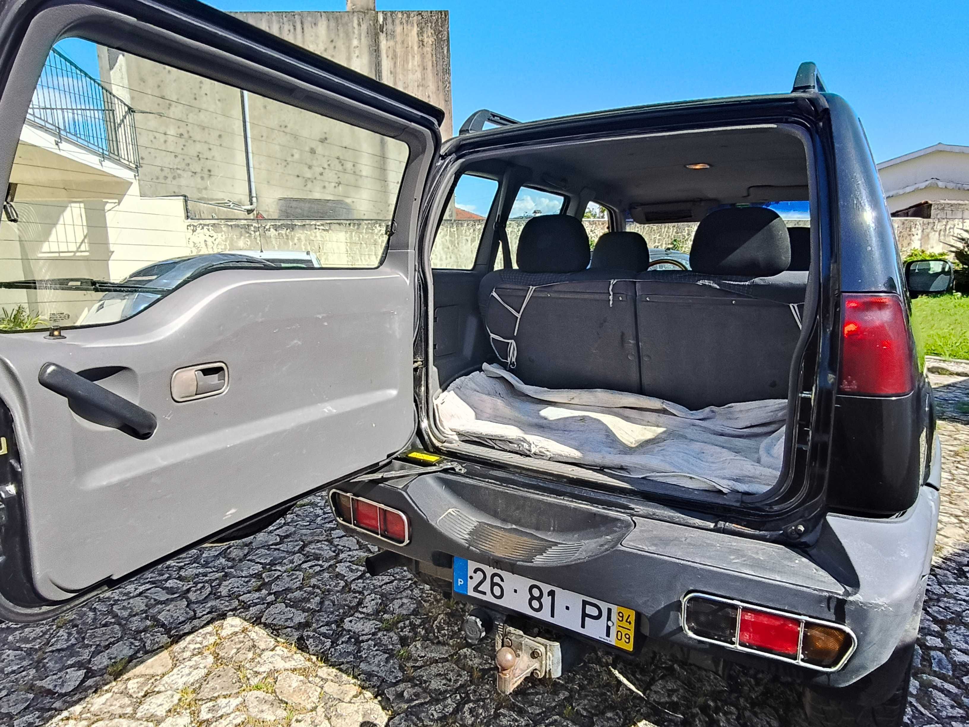 Terrano 2, Ford maverick