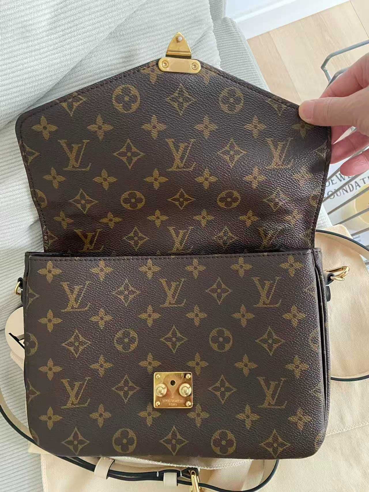 "Bolsa Mensageira LOUIS VUITTON Pochette Métis."