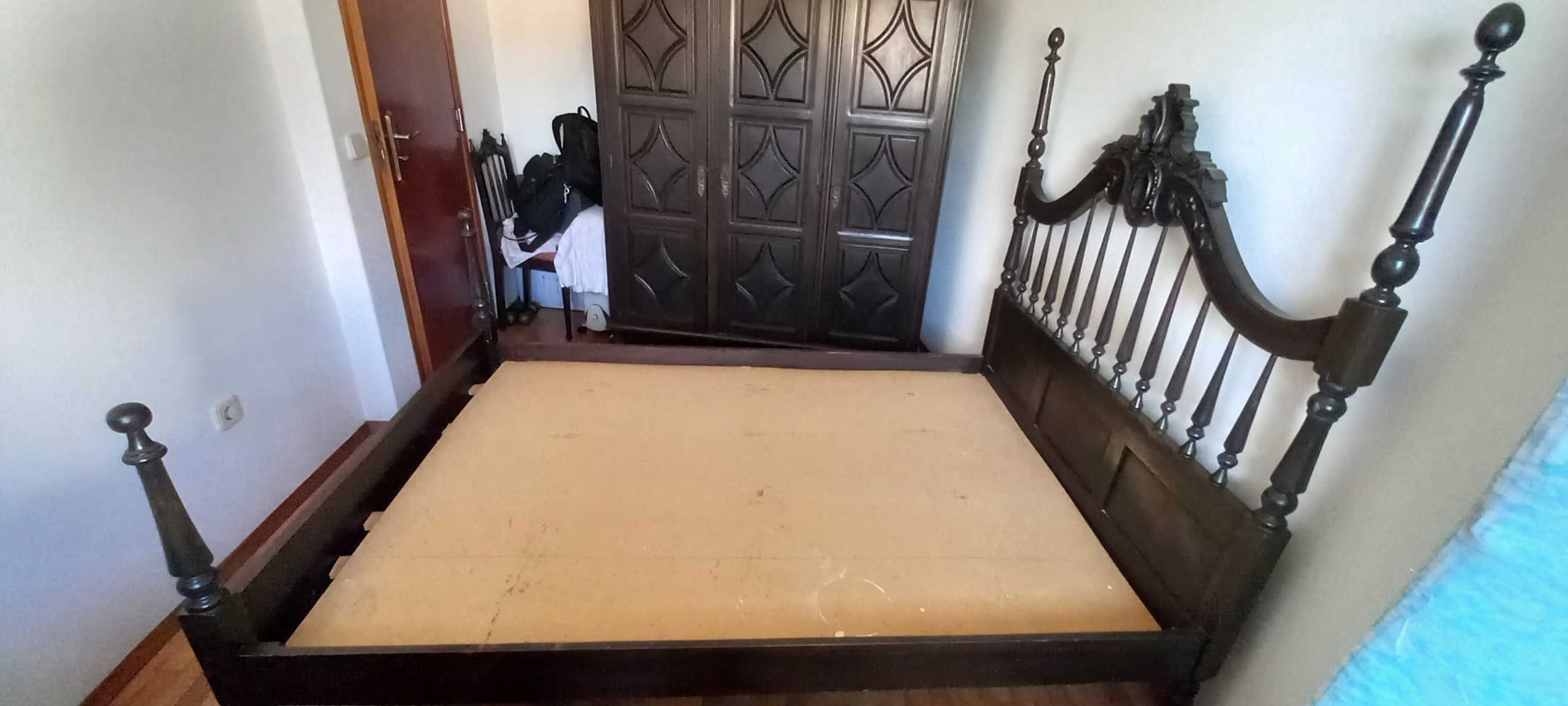Cama antiga 140 x 195