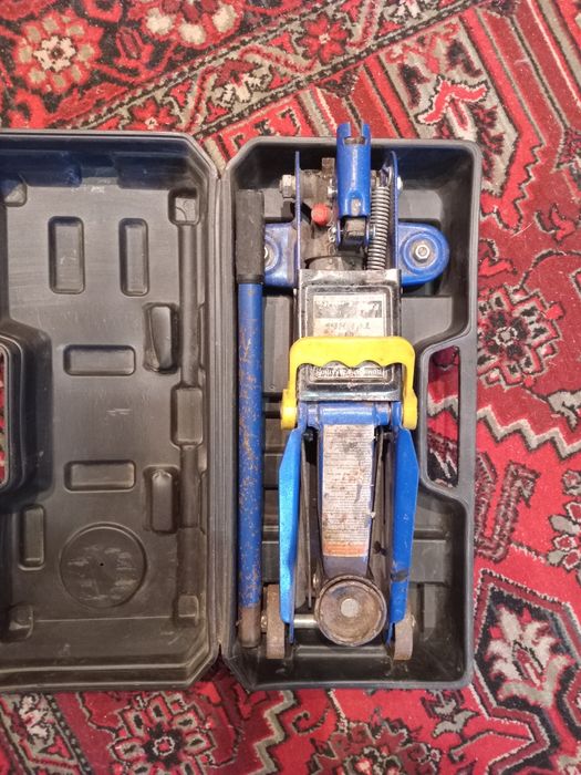 Домкрат гідравлічний 2 тонни