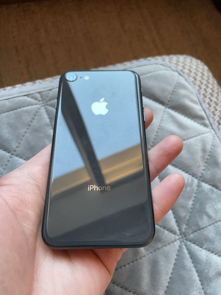 Apple iPhone 8 память 64Gb