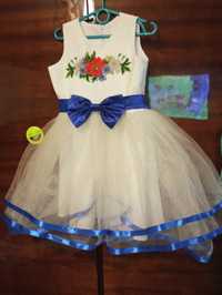Продам платье для принцессы 6-7 лет.