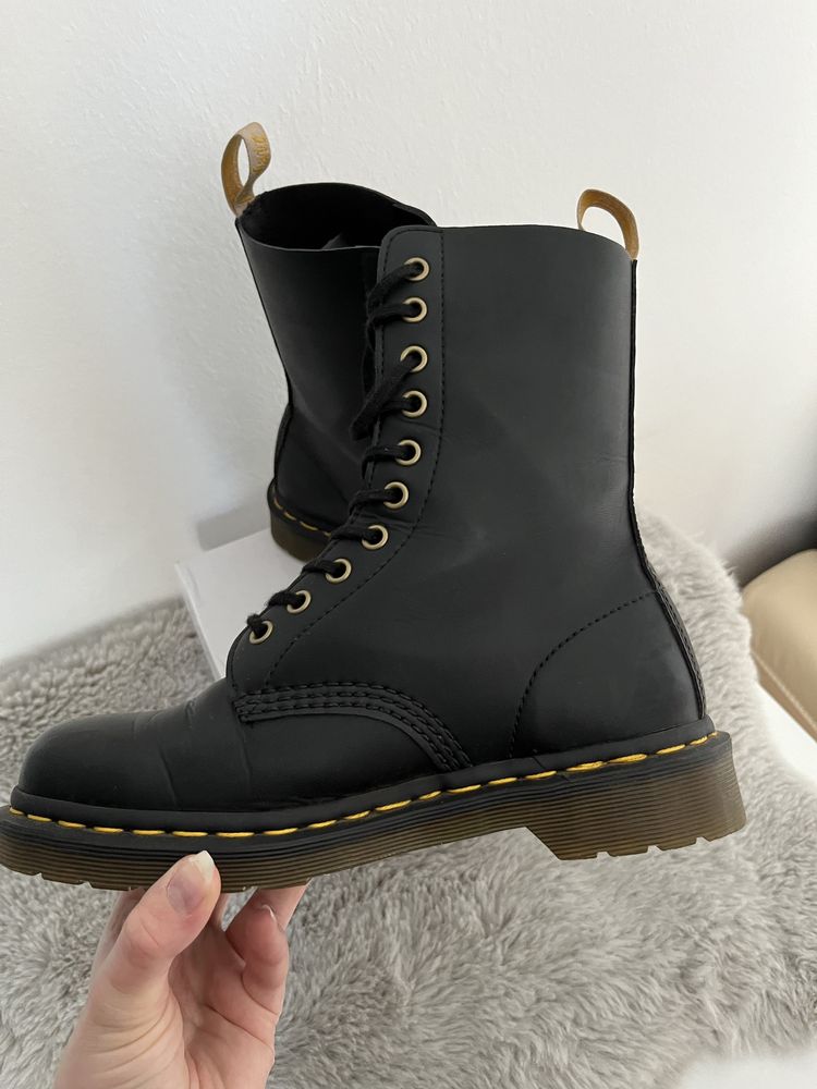 Oryginalne glany Dr. Martens martensy z ekoskóry czarne