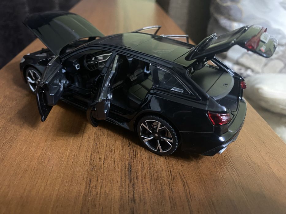 Модель авто 1:32 Audi RS6