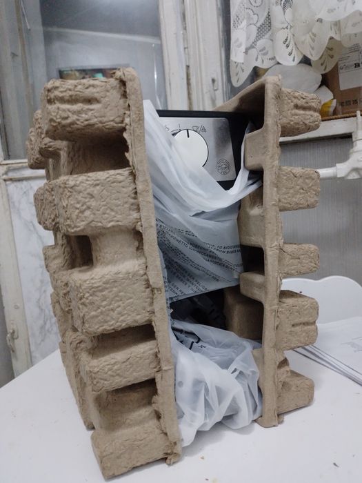 Кавоварка ріжкова Delonghi EC260BK