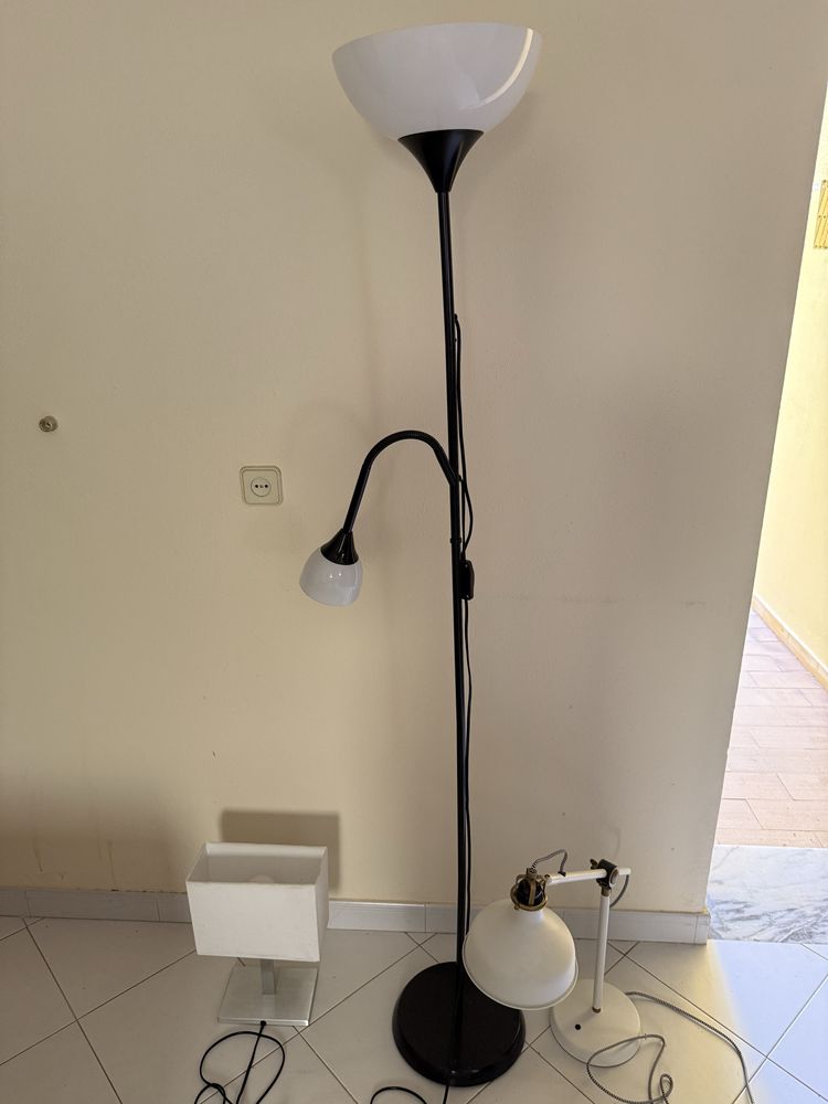 Candeeiros Ikea brancos e pretos