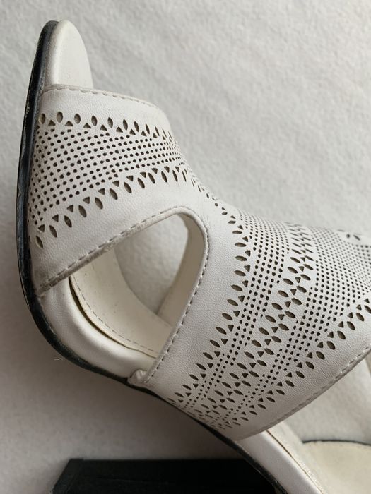 Piękne buty sandały na słupku ze wzorem mohito biało czarne odkryty pa