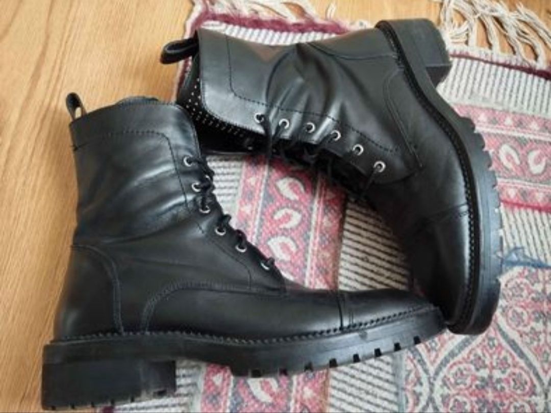 Botas Zara em pele