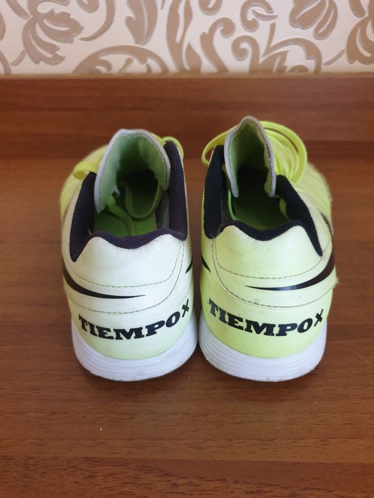 Залки/кросівки Nike Tempo X 39