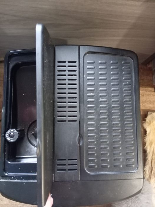 Кавомашина Delonghi.