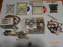 Płyta główna ASRock, zasilacz, CD, kable, moduły.
