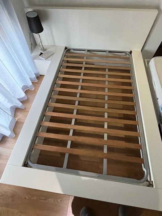 Cama de solteiro lacada branca