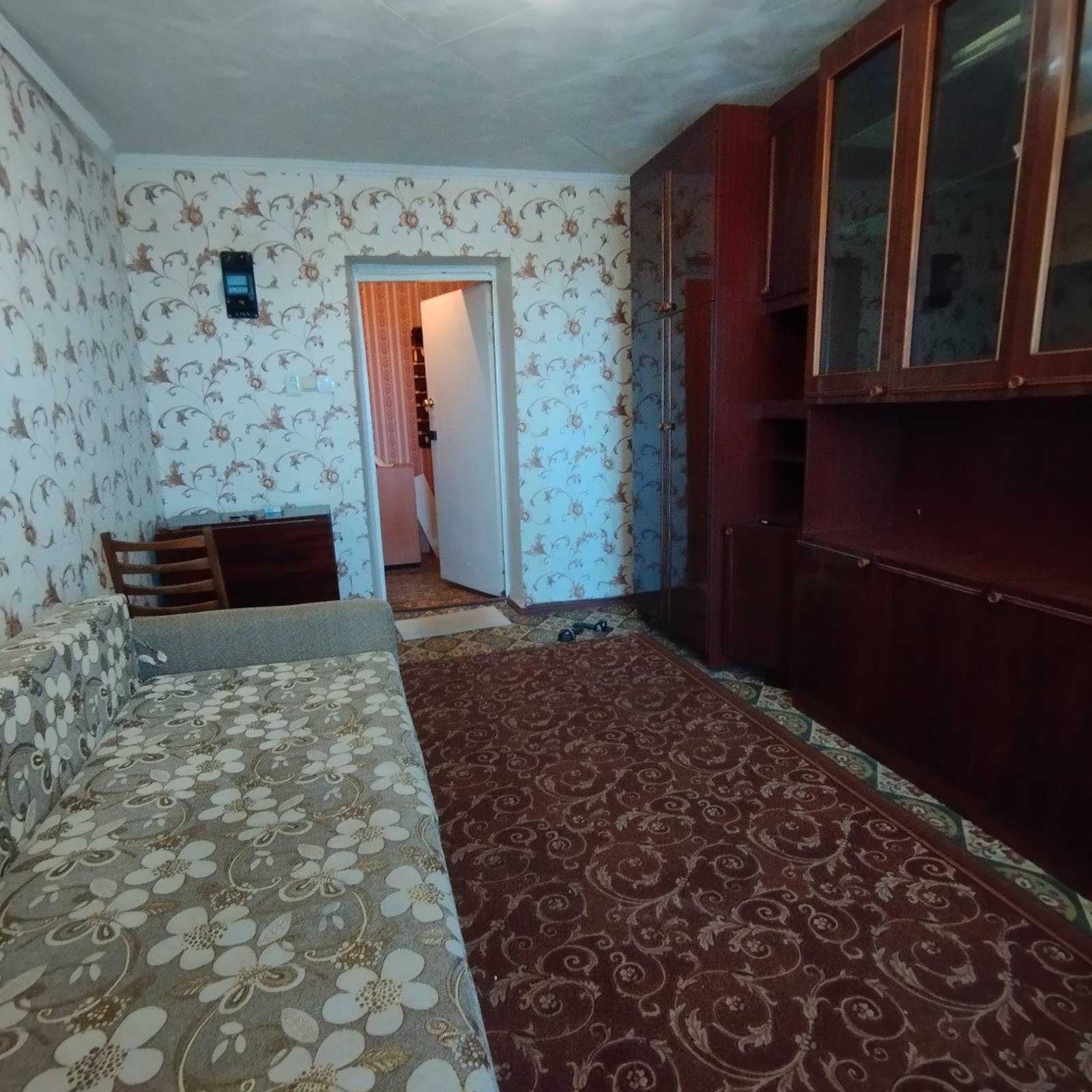 В продажу затишна кімната біля центру