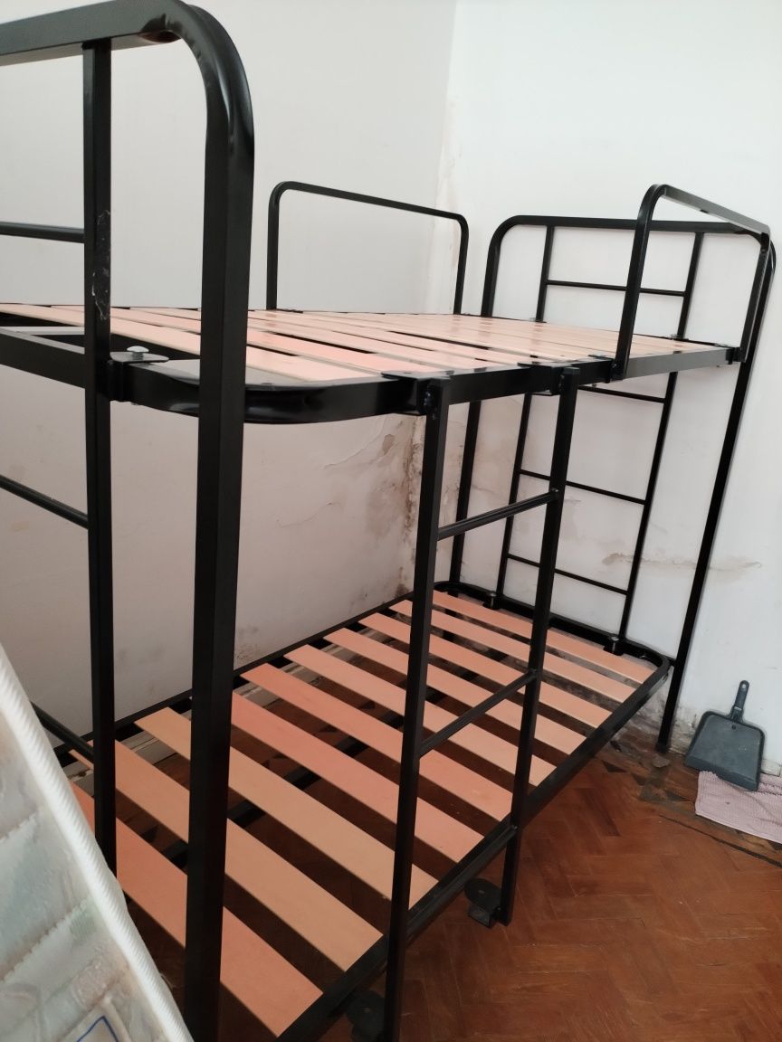 Cama beliche, valor 80 Euro tem que buscar