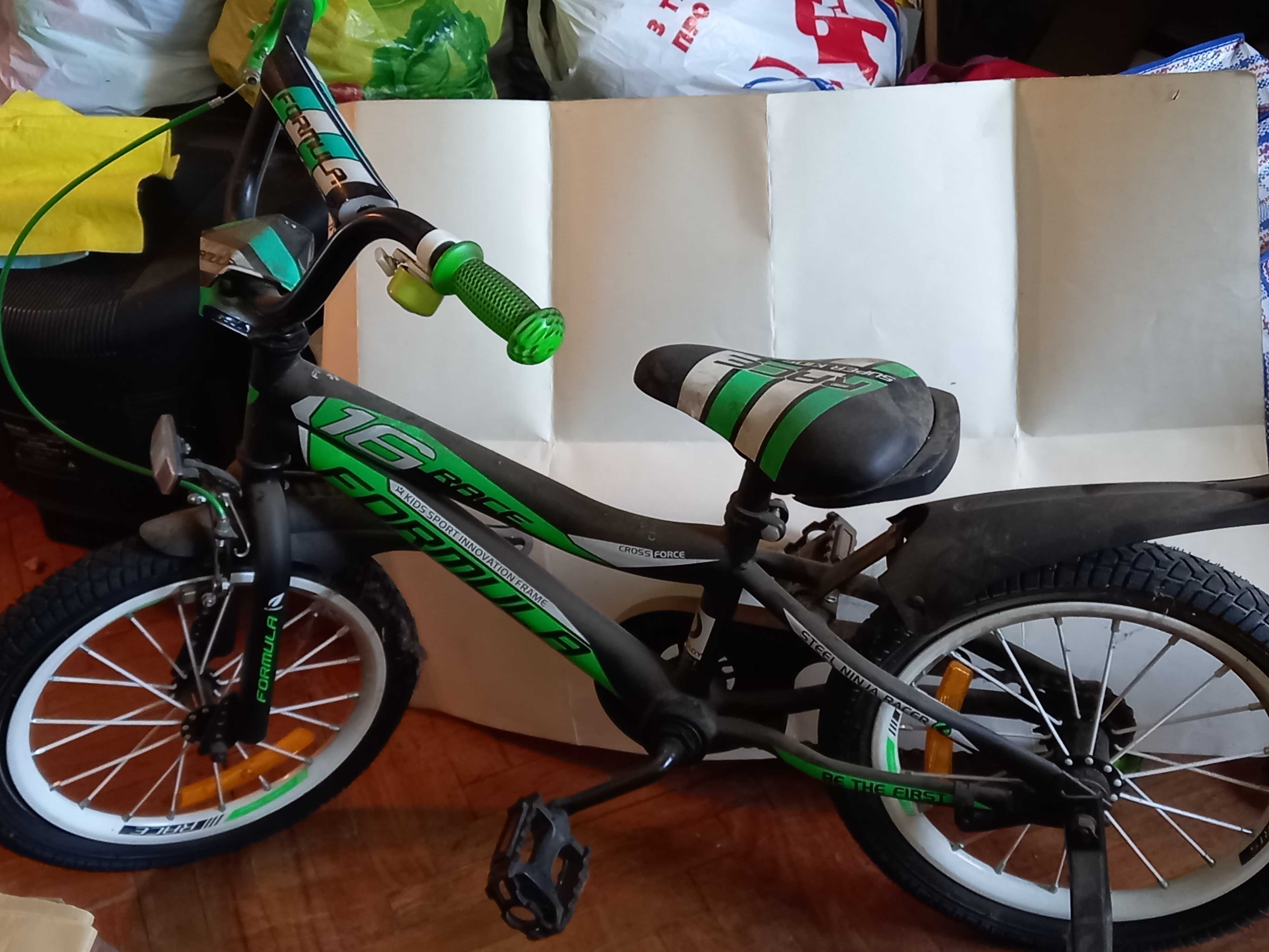 Велосипеди - зелений та померанчевий