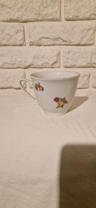 Filiżanki porcelana 8 sztuk różnych