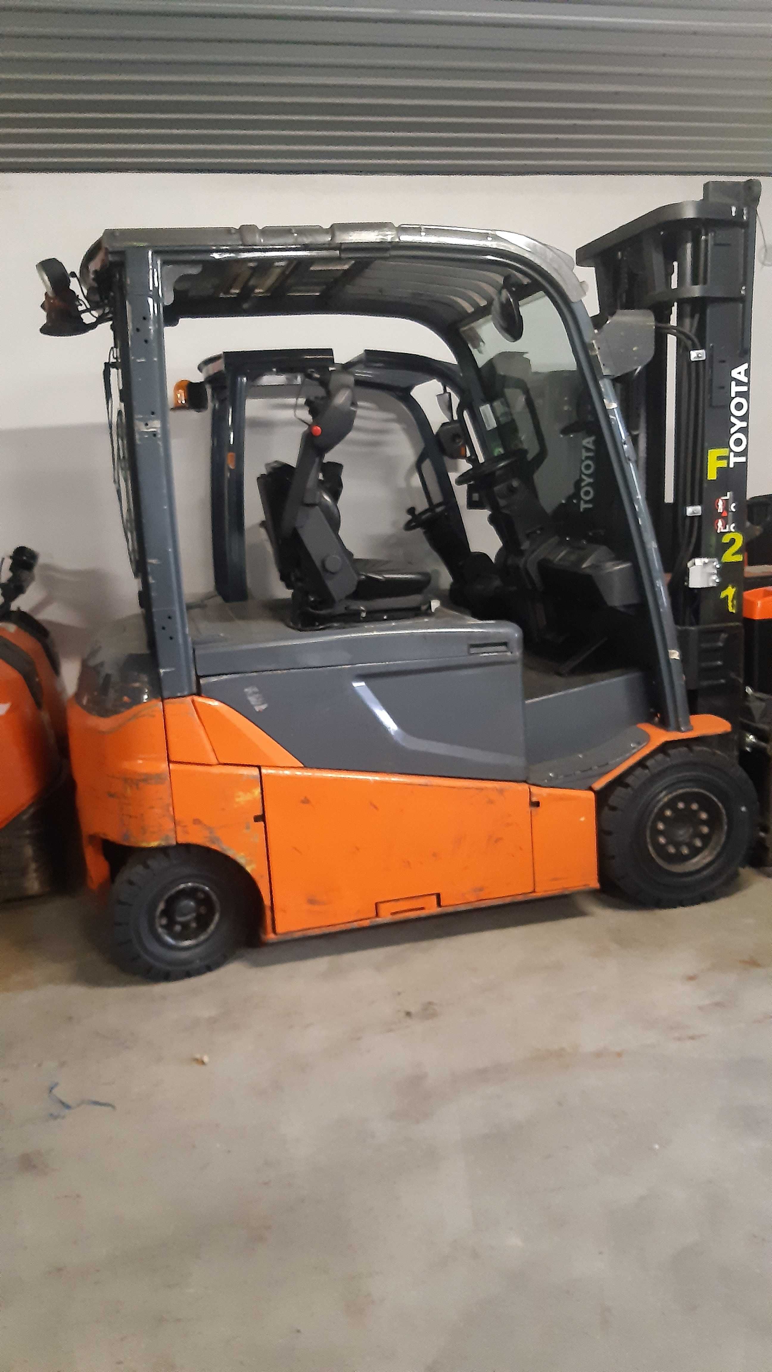 TOYOTA 8FBMT30 wózek paletowy elektryczny