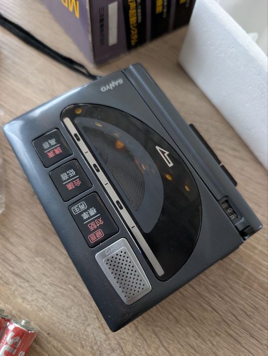 Sanyo MR-57 — легендарный рабочий ретро кассетный плеер
