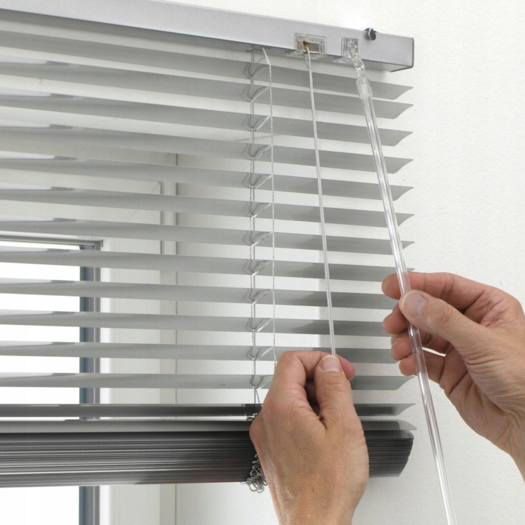 Żaluzja ścienna aluminiowa 25mm 80x130cm biała