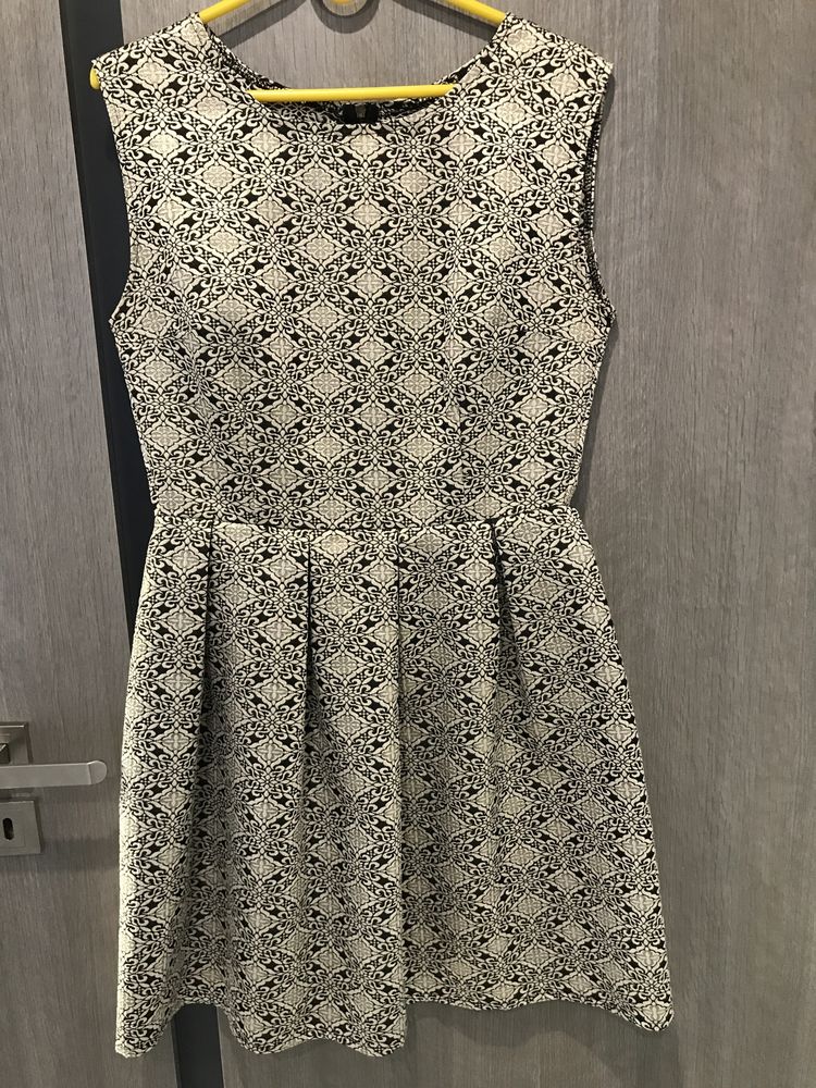 Elegancka sukienka rozmiar 40