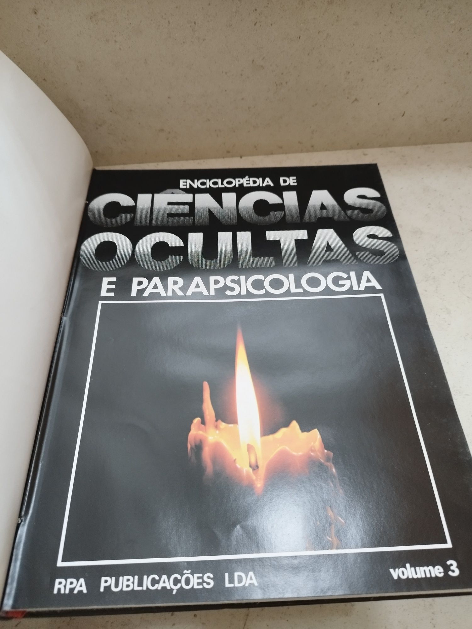 Enciclopédia de parapsicologia