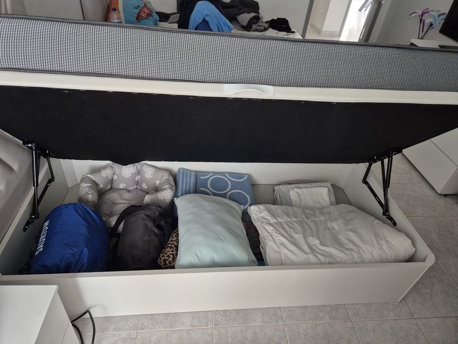 Sumalier com cabeceira e colchão