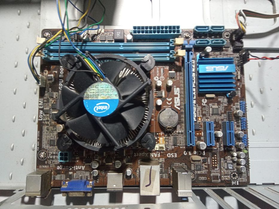 Материнські плати телефони радіо деталі