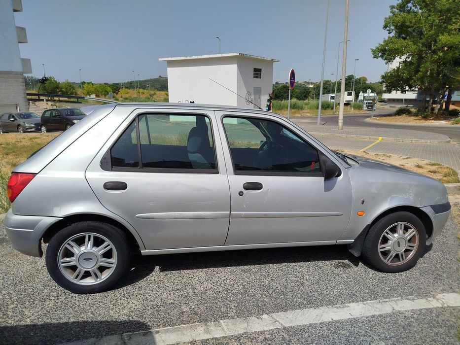 Ford Fiesta 1.25 Ghia - 2000 - inspeção até 26 de março de 2026