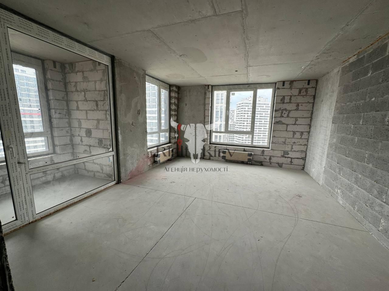 Продаж квартири Варшавський Плюс 2. 3 кімнати 87 метрів без ремонту