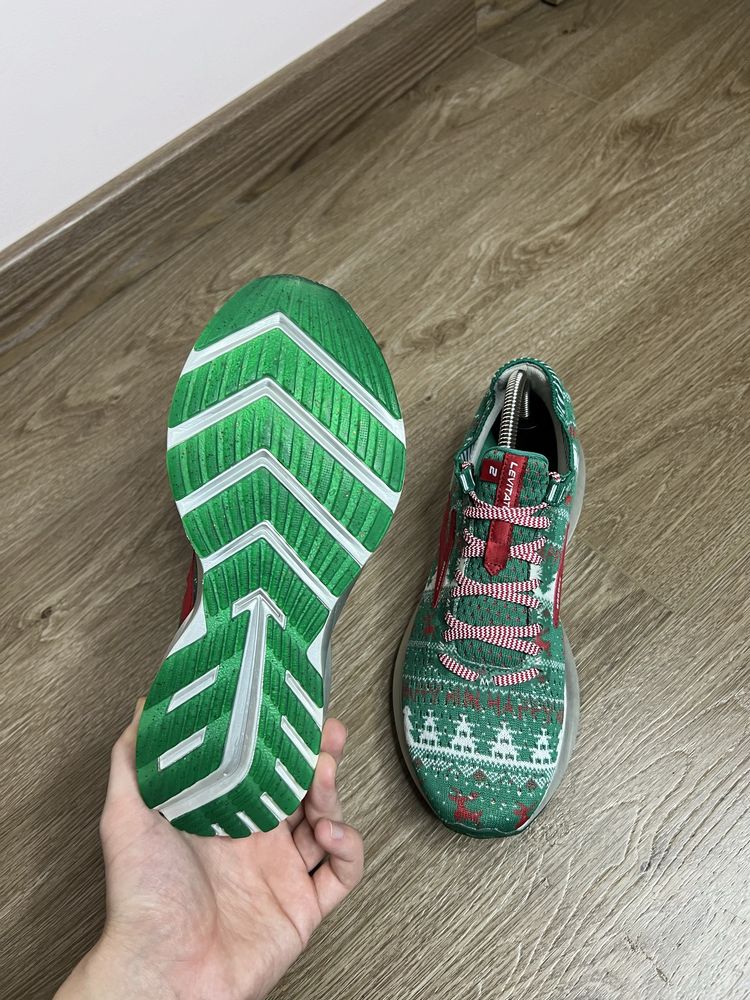 Продам БОМБЕЗНІ жіночі бігові кросівки Brooks Levitate 2 DNA