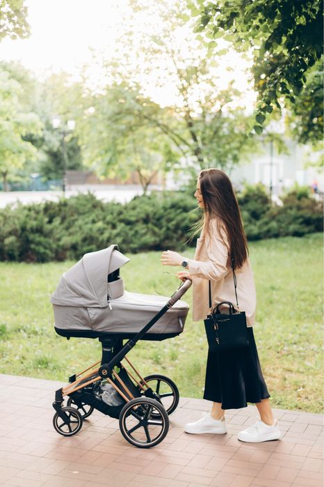 Продам чудовий візочок Cybex Priam 2 в 1. З люлькою та прогулянкою.