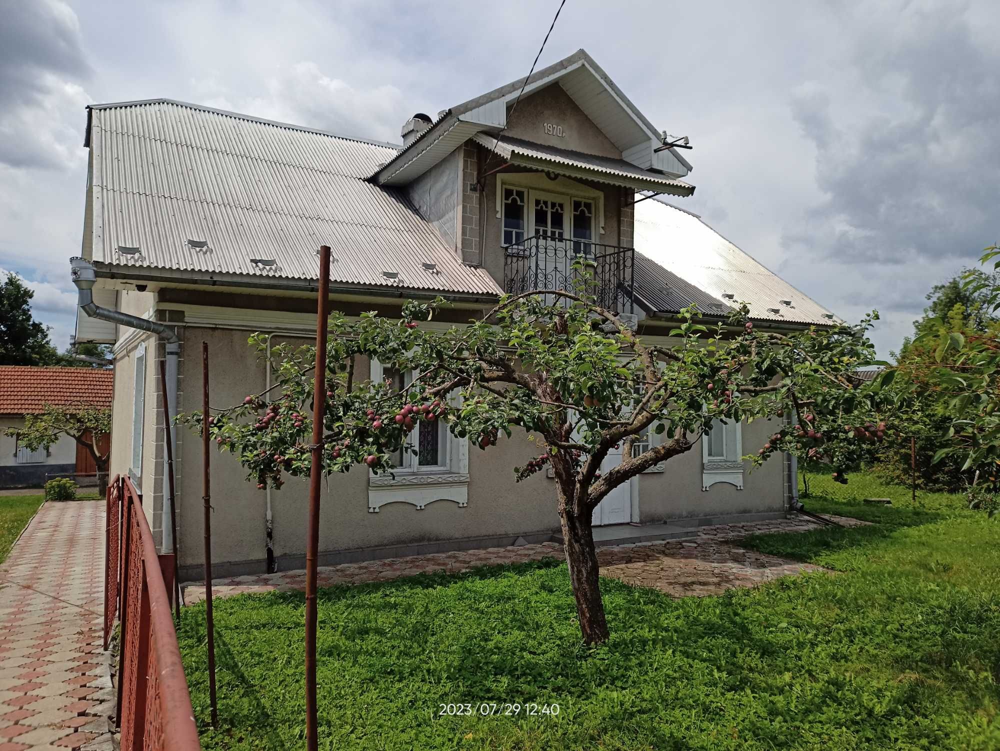 Продам будинок в селі.