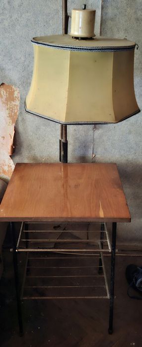 Lampa ze stolikiem z lat 80 tych