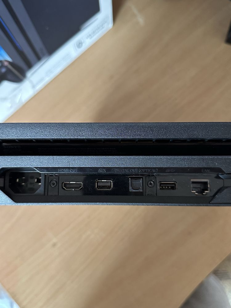 Продам PS4 Pro 1TB| Идеальное состояние , полный комлект + диск