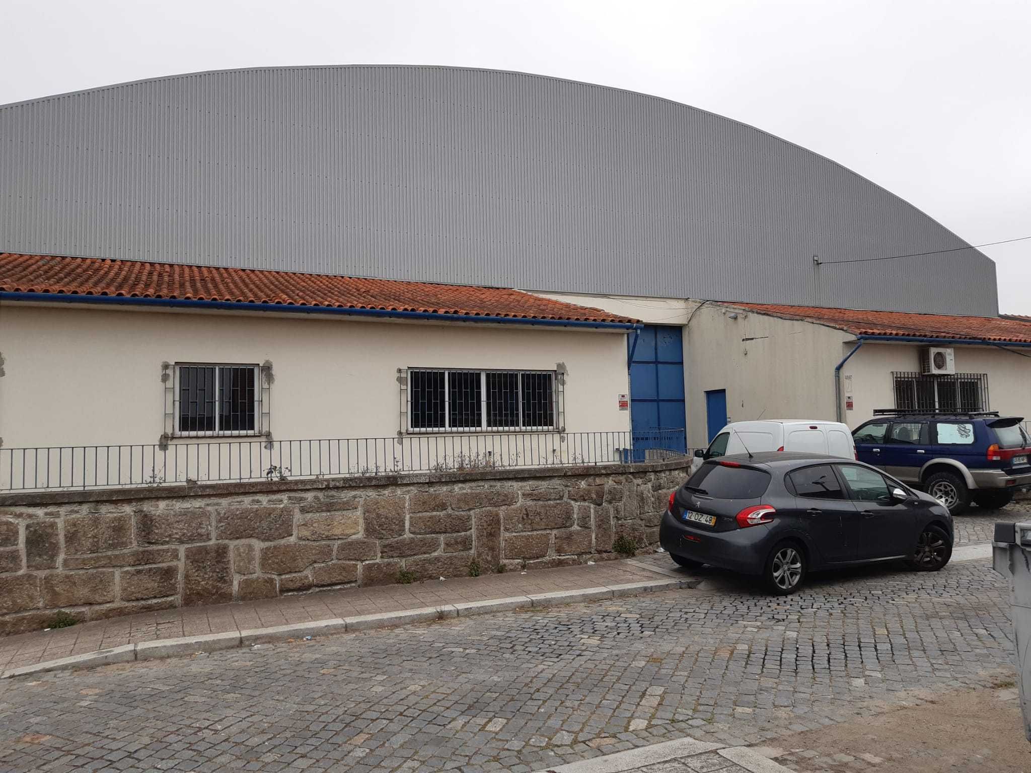 Armazém junto ao aeroporto do Porto