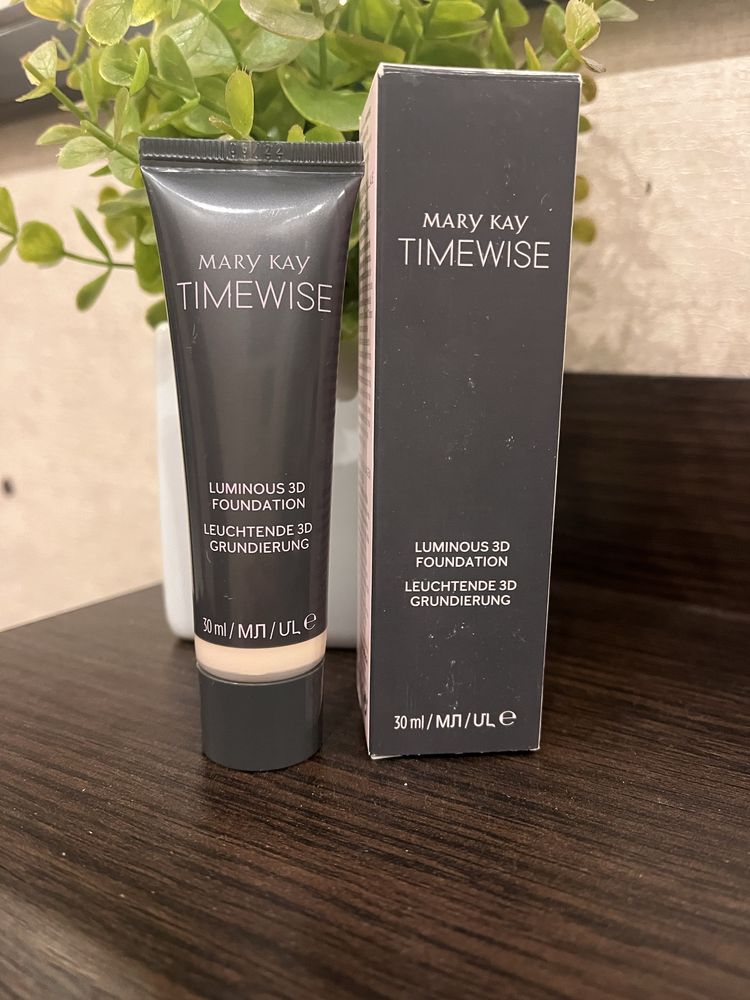 Тональні giordani gold, becca, maybelline, mary kay