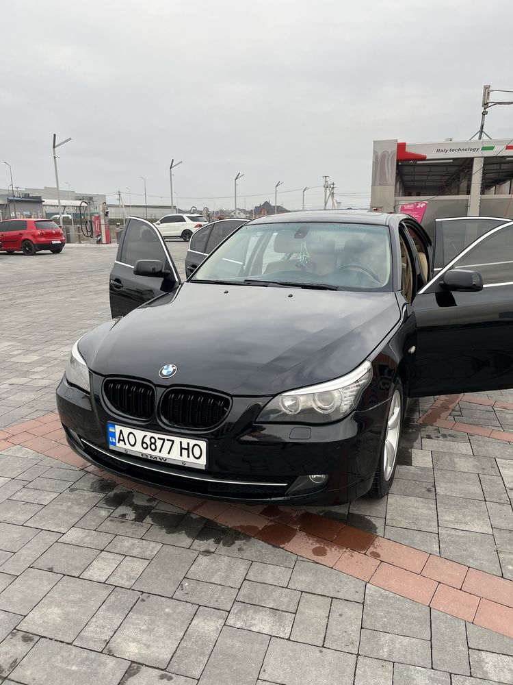 BMW E60 3.0бинзин