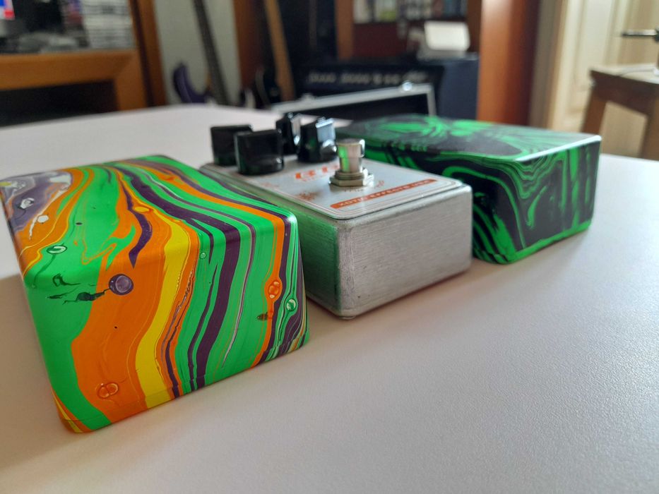 Vendo 2 Stomp boxes / caixas para pedais (em aluminio / pintura swirl)