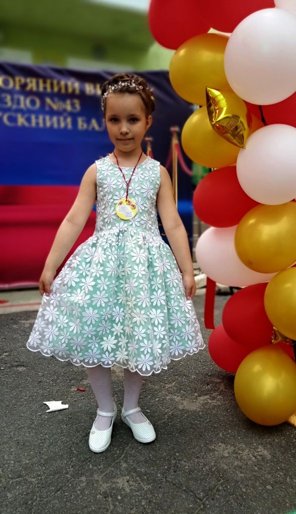 Обалденное шикарное платье на девочку 6-7лет
