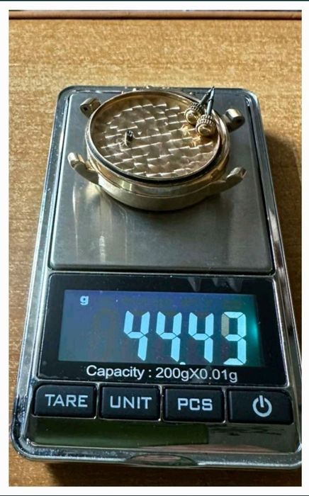 Редкие золотые часы