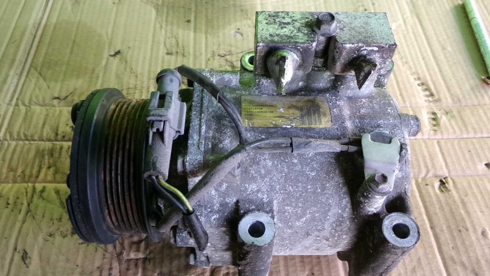 Paz55 Kompresor sprężarka klimatyzacji ford fiesta mk6 1.4 16v wysyłka