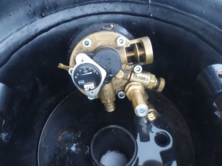 Газовий балон ГБО є різні з датою та без