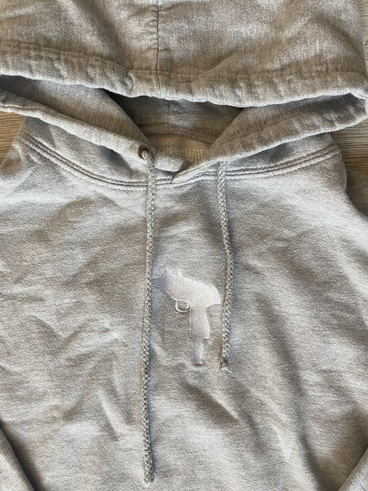 Szara bluza z kapturem z pistoletem Rareeverywhere Uzi