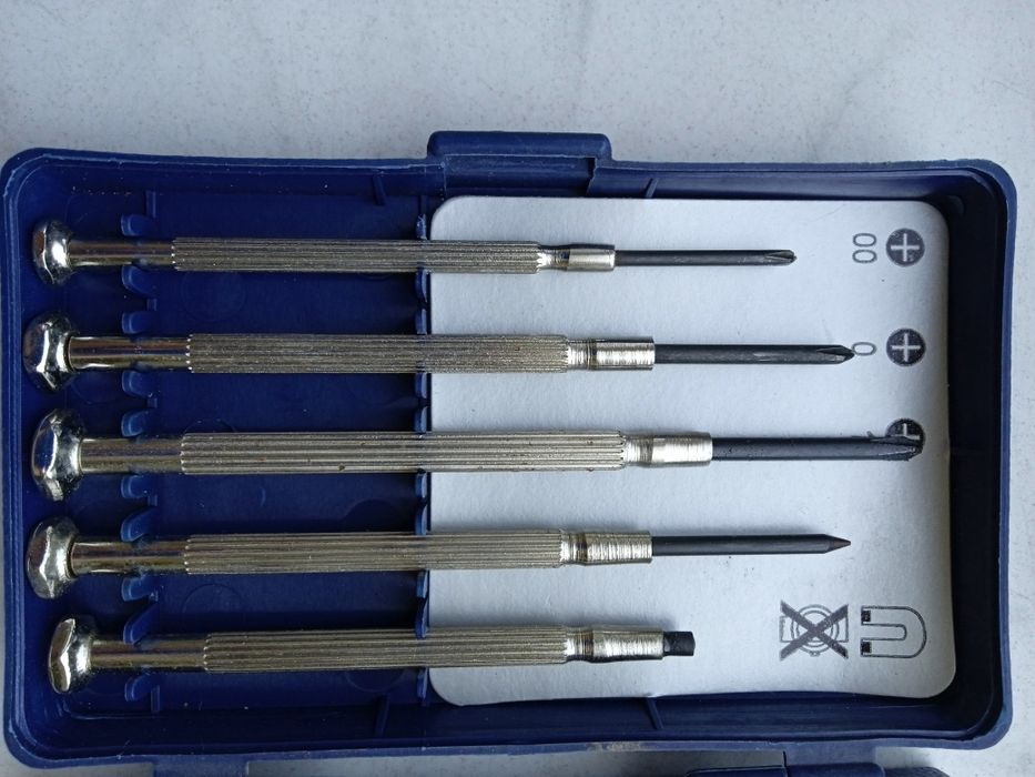 Набор отвёрток часовых.