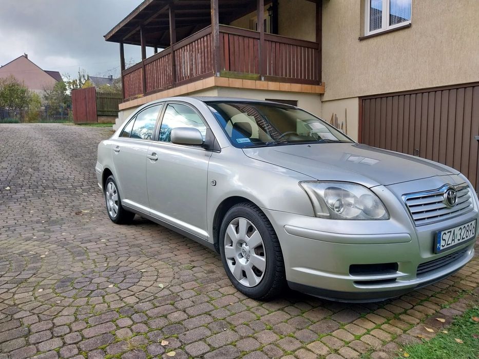 Toyota Avensis 1.6 benzyna 2003 rok , dobrze utrzymana