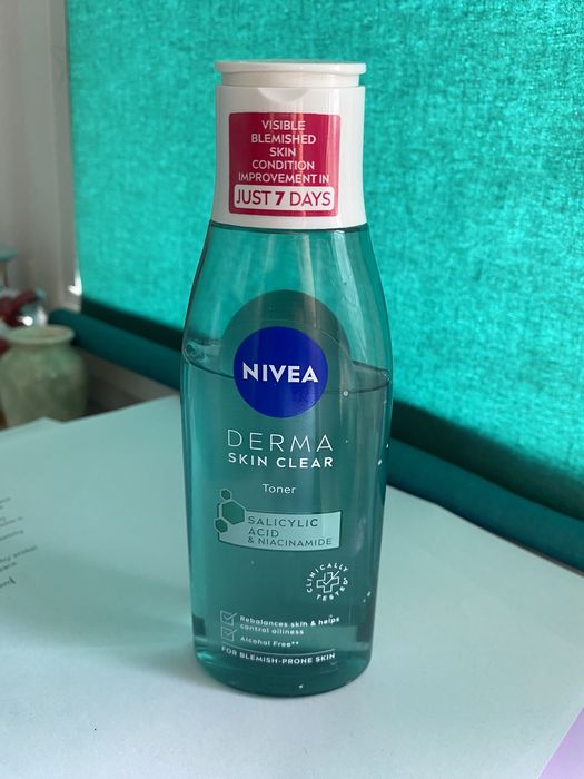 Nivea tonik Derma Skin Clear toner salicylic Acid