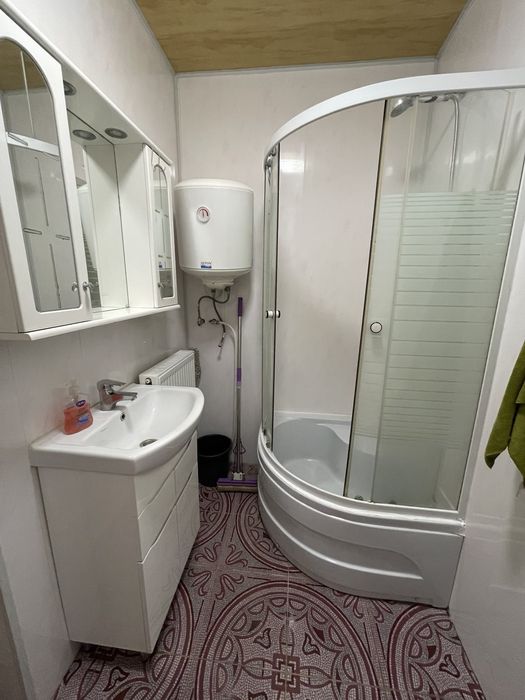 Без % сдаётся 2к дом  для семьи до 4 человек.